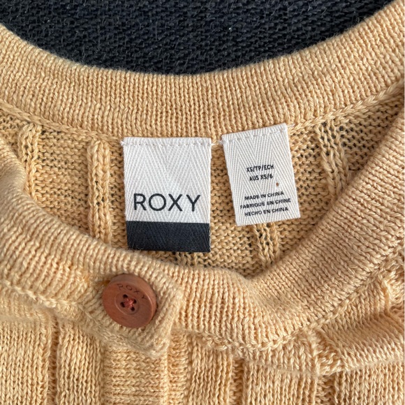 Cute Spring ROXY Tank Top! Match this with a pair of jeans or shorts. - Picture 3 of 5